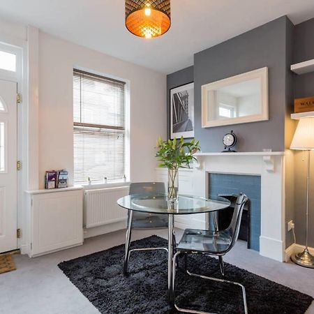 Ashton House - Stylish 2 Bedroom House, Close To Luton Town Center & Airport Luton (Bedfordshire) Exterior foto