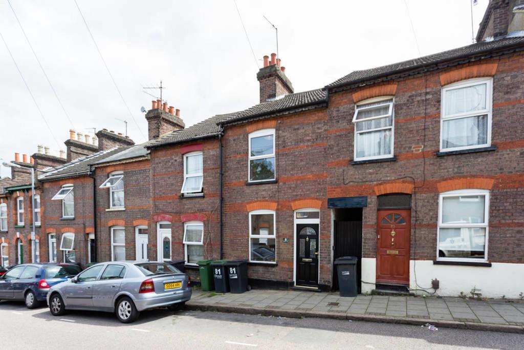 Ashton House - Stylish 2 Bedroom House, Close To Luton Town Center & Airport Luton (Bedfordshire) Exterior foto