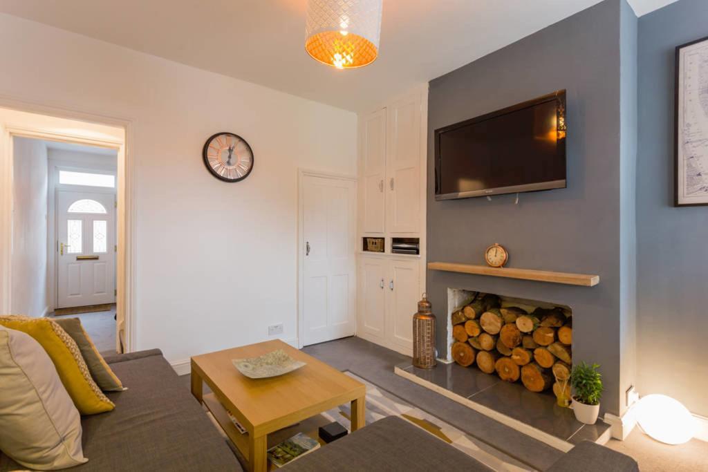 Ashton House - Stylish 2 Bedroom House, Close To Luton Town Center & Airport Luton (Bedfordshire) Exterior foto