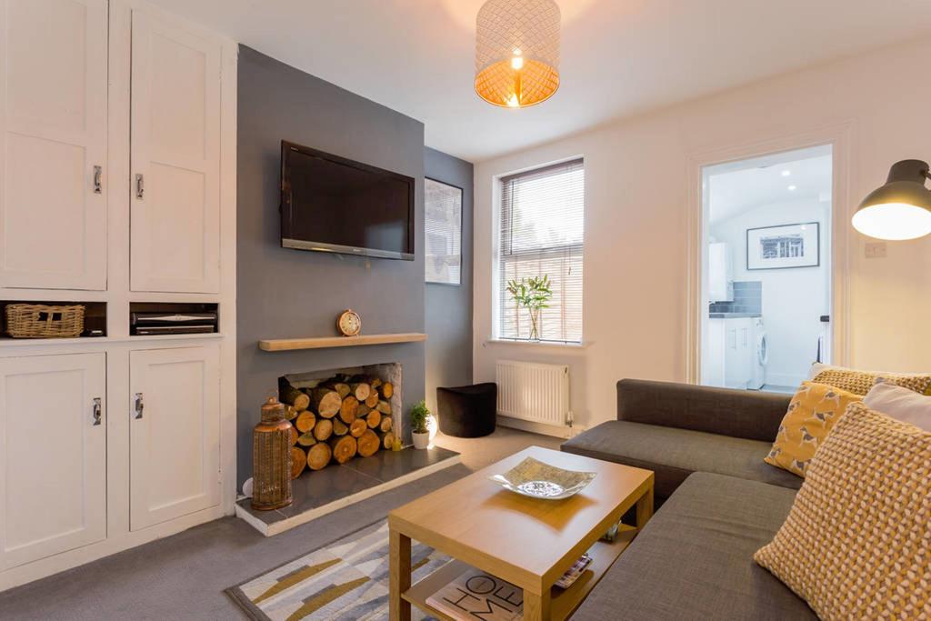 Ashton House - Stylish 2 Bedroom House, Close To Luton Town Center & Airport Luton (Bedfordshire) Exterior foto
