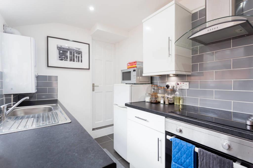 Ashton House - Stylish 2 Bedroom House, Close To Luton Town Center & Airport Luton (Bedfordshire) Exterior foto