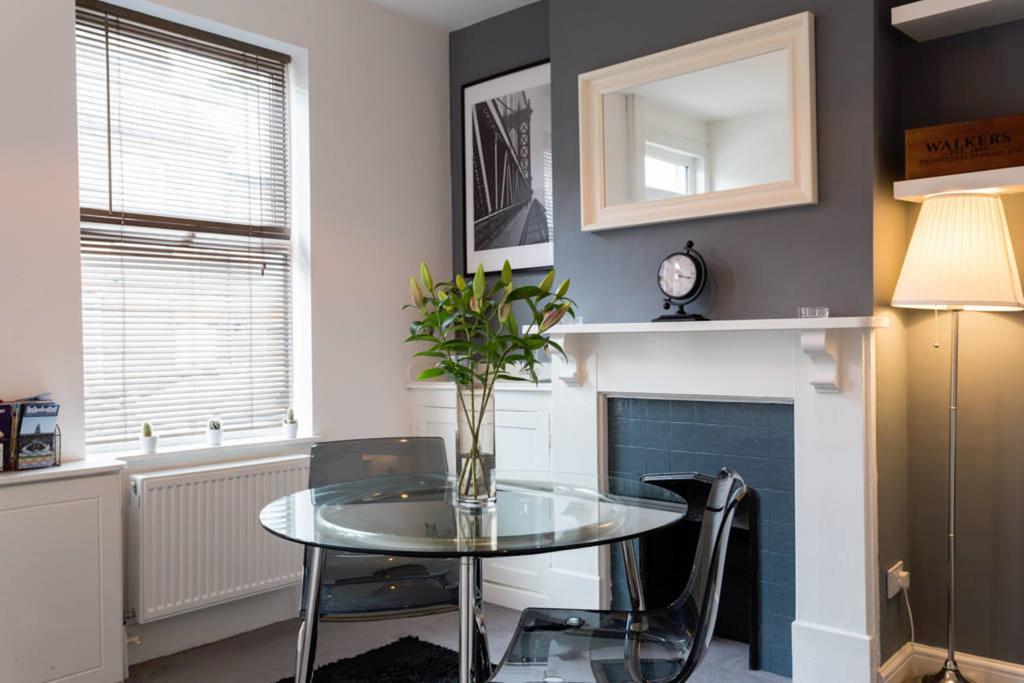 Ashton House - Stylish 2 Bedroom House, Close To Luton Town Center & Airport Luton (Bedfordshire) Exterior foto